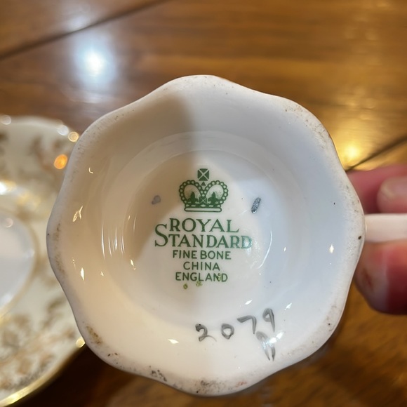 Royal Standard pink cabbage rose vintage, coffee, cup and saucer. Numbered 2079D - Picture 3 of 8